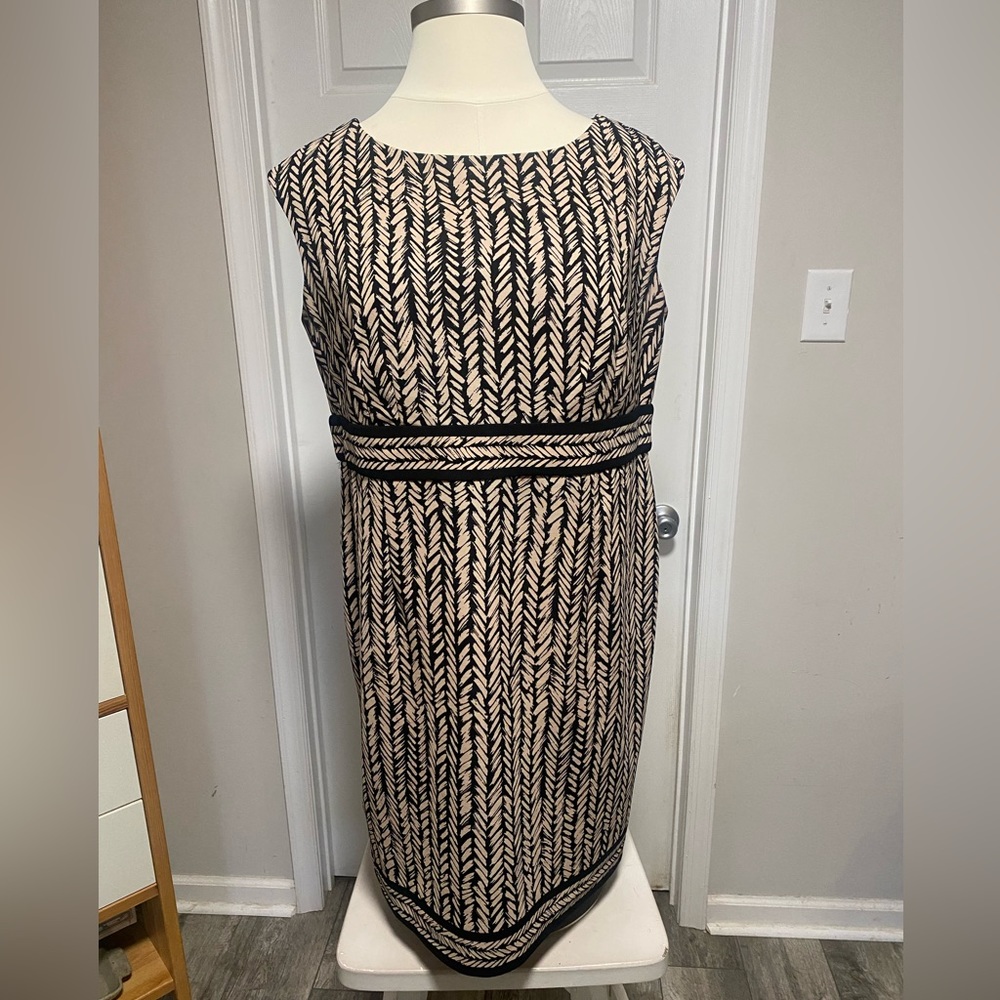 Women’s Dress Barn Professional Dress Size 16 Zipper back Tan and Black
